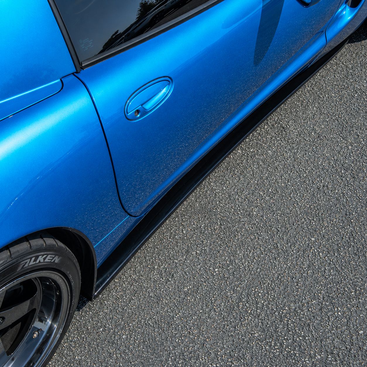 EOS sidokjolar med bakre stänkskydd – blanksvart (CORVETTE C5 97–04)