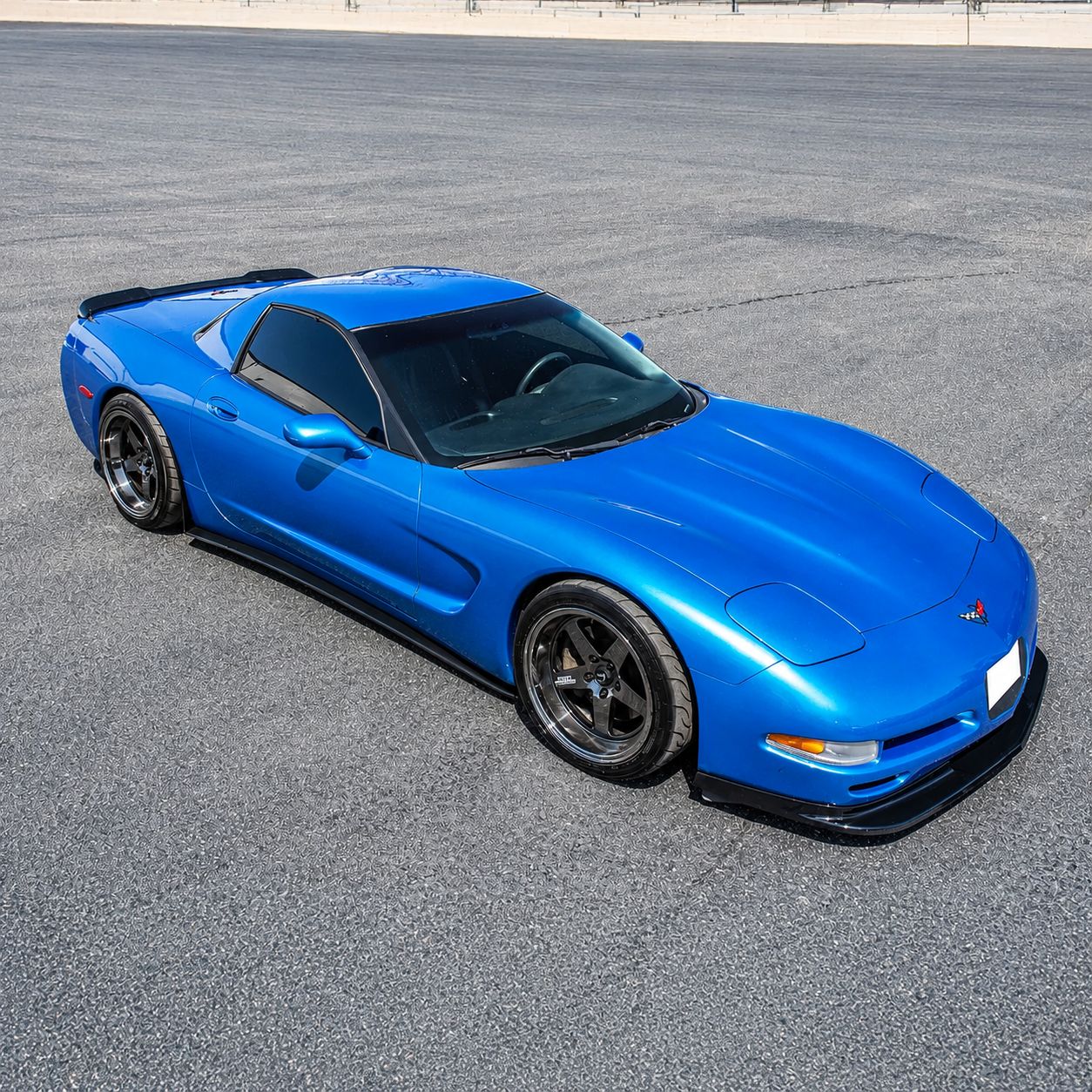 EOS sidokjolar med bakre stänkskydd – blanksvart (CORVETTE C5 97–04) - 7