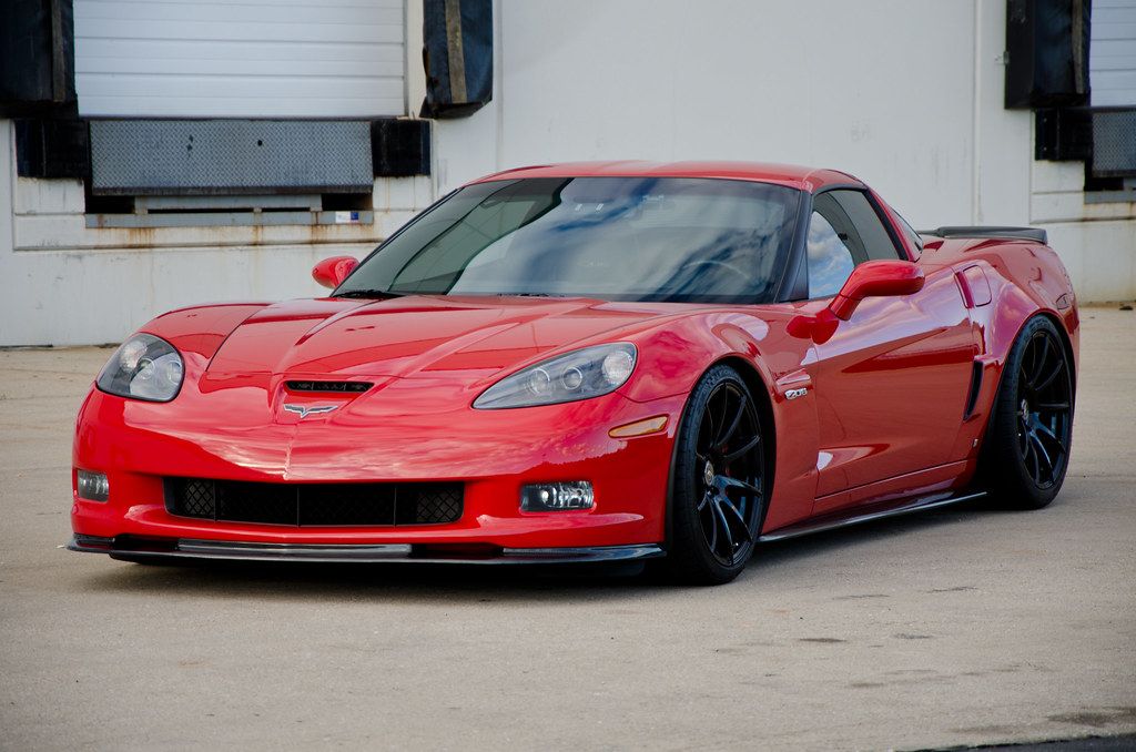 ZR1-inspirerade sidokjolar – blanksvarta (CORVETTE C6 05–13) - 4