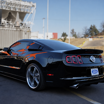 Bakspoiler med justerbar vinge – GT500 stil (Mustang 10-14)