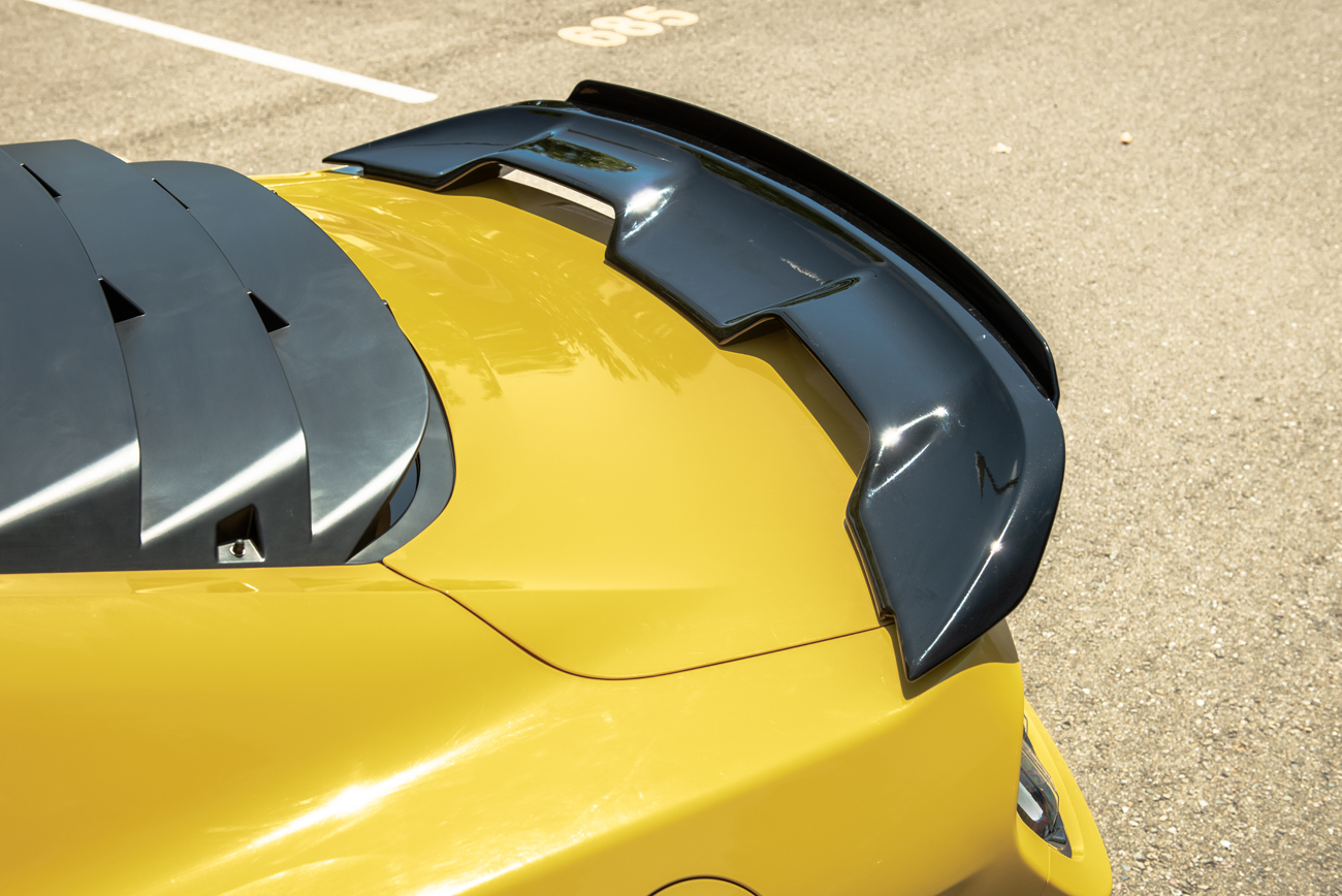 Bakspoiler – GT500/MACH1 stil + Gurney Flap – blanksvart (Mustang 15-23) - 3