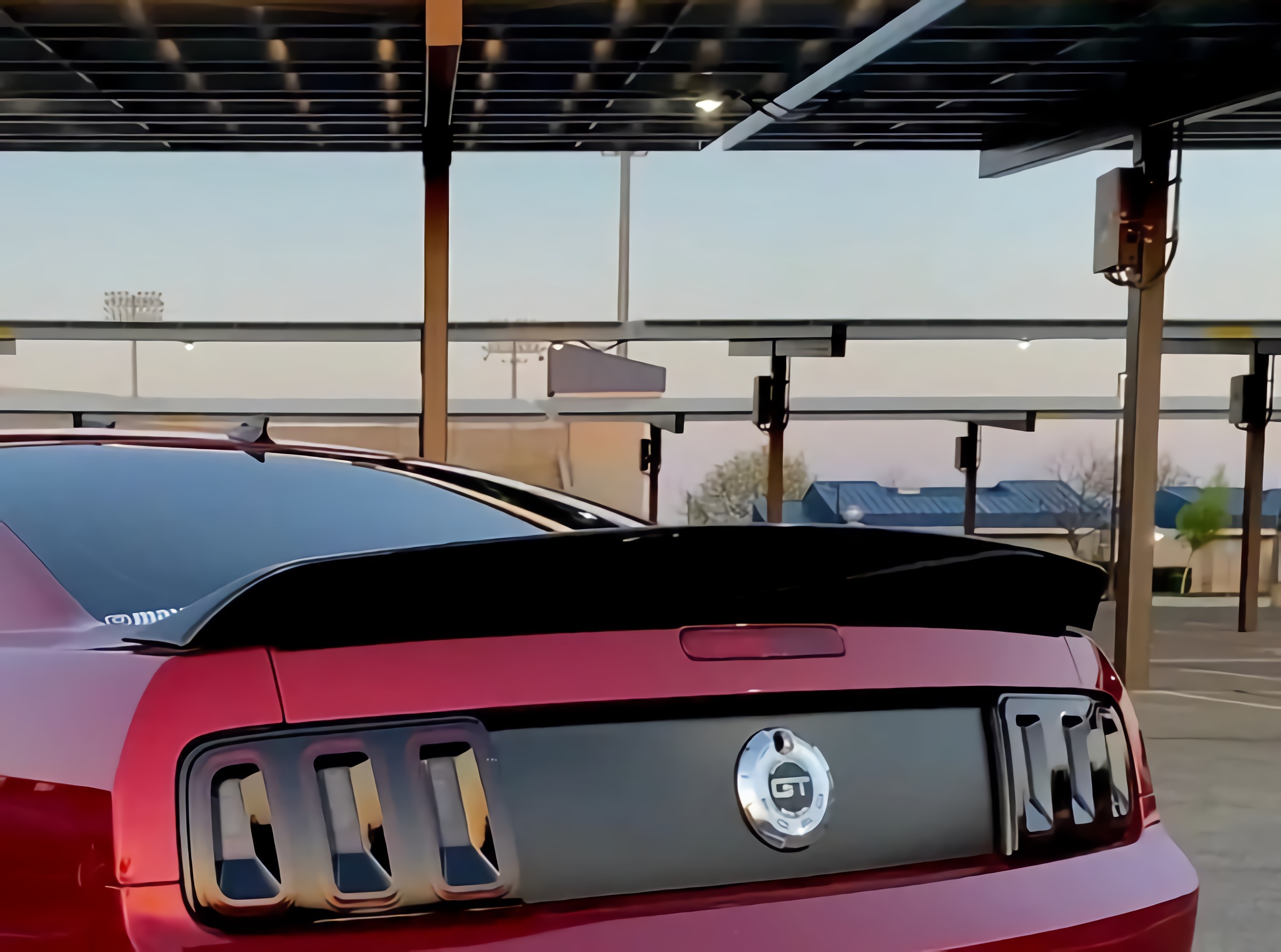 Bakspoiler – Ducktail stil – blanksvart (Mustang 05-09) - 5