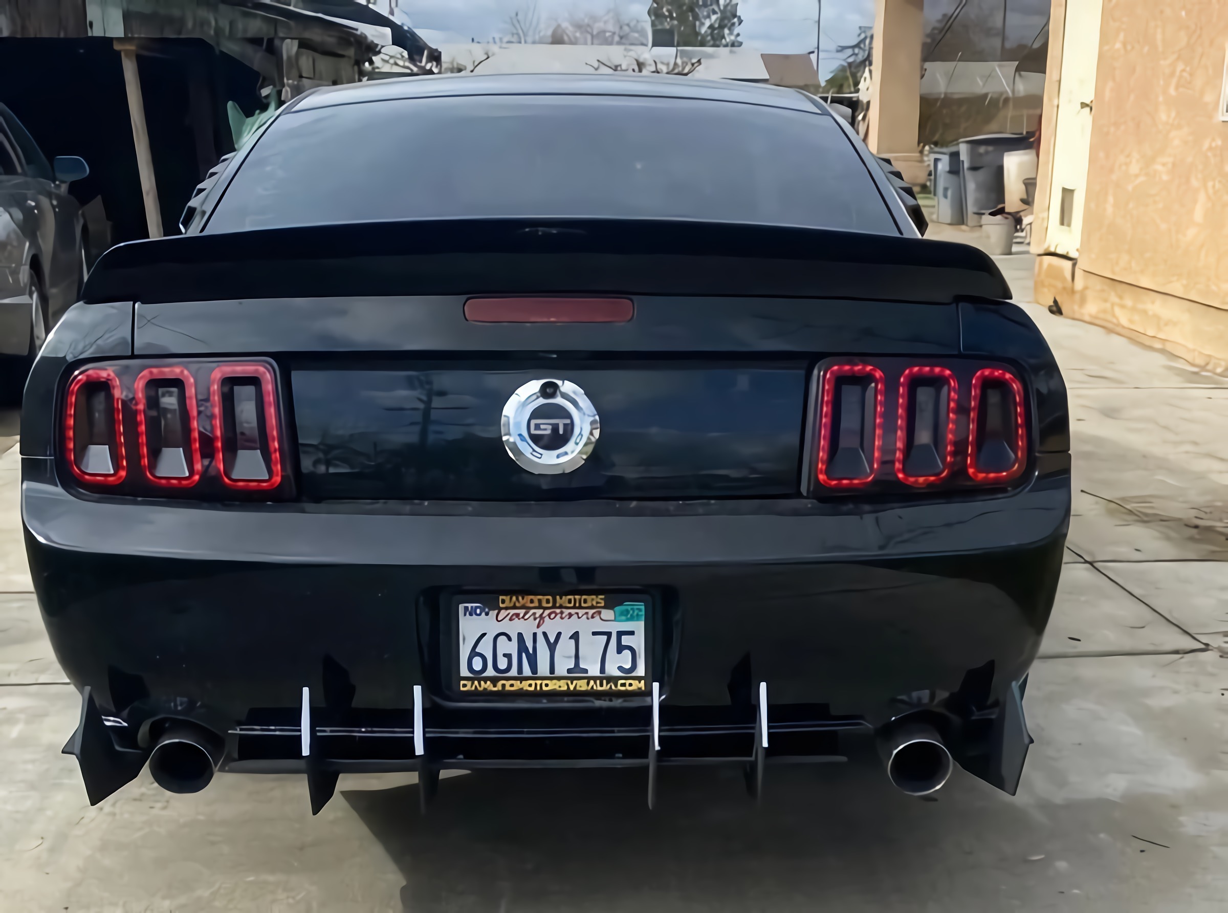 Bakspoiler – Ducktail stil – blanksvart (Mustang 05-09) - 4