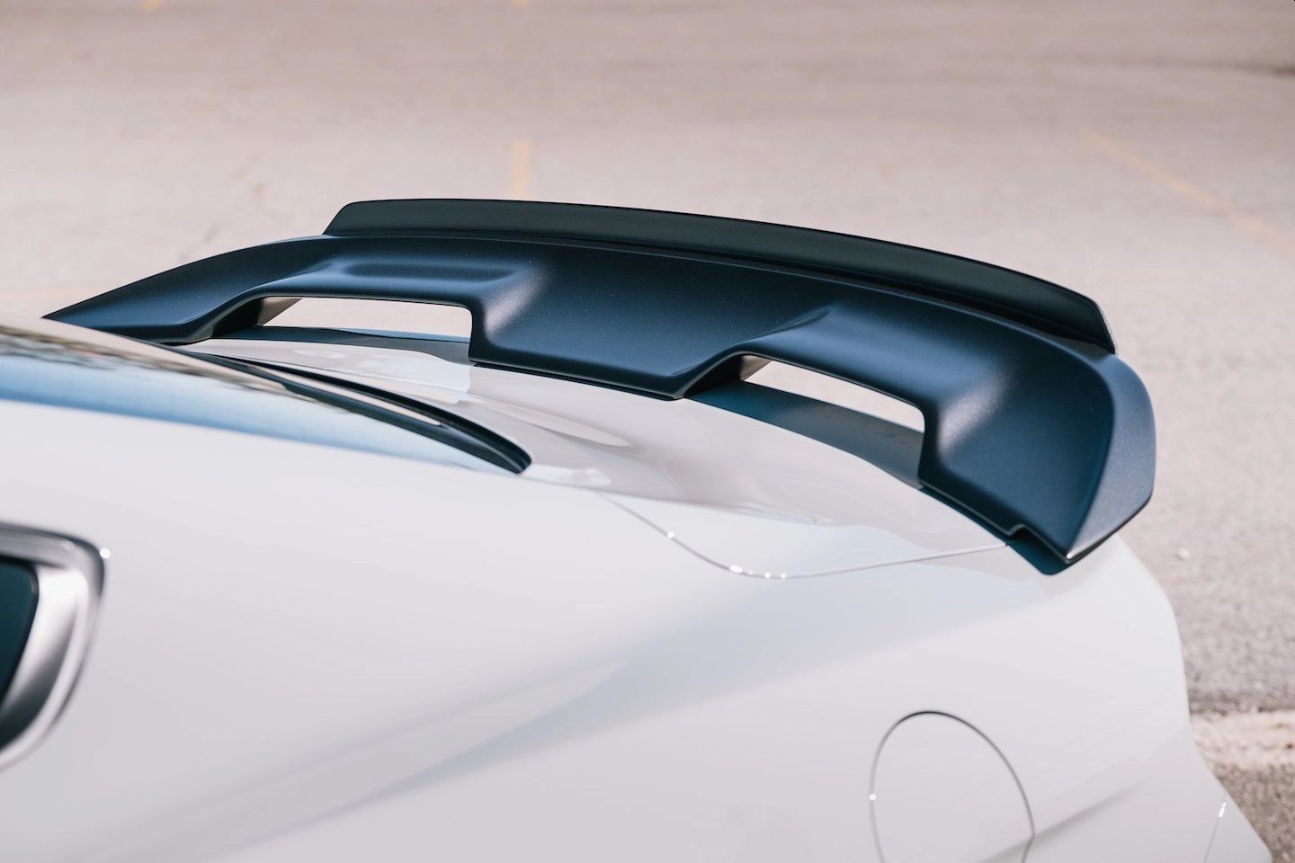 Bakspoiler – GT500/MACH1 stil + Gurney Flap - mattsvart (Mustang 15-23) - 3