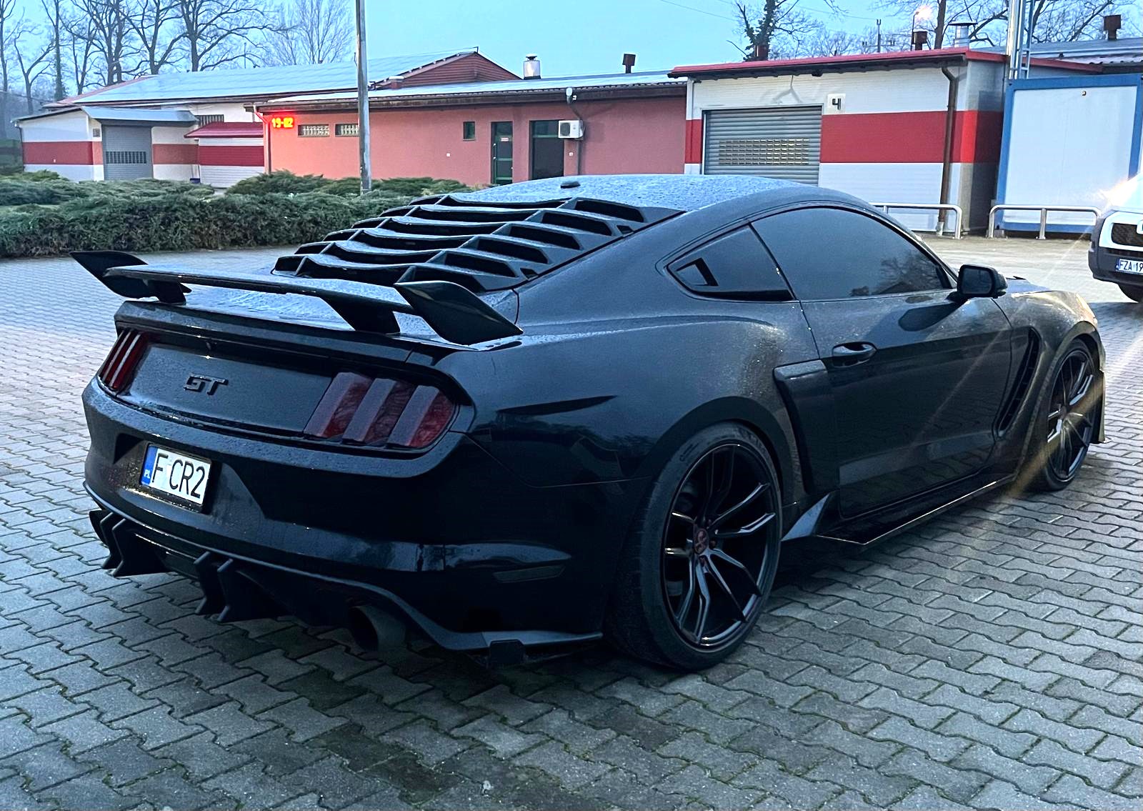 Bakre diffuser – SPEED stil – enkla eller fyra ändrör – mattsvart (Mustang 15-17 GT Premium, EcoBoost Premium) - 9