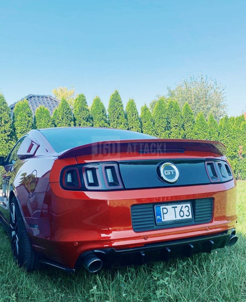 Bakre diffuser – Competition stil – blanksvart (Mustang 13-14) - 4