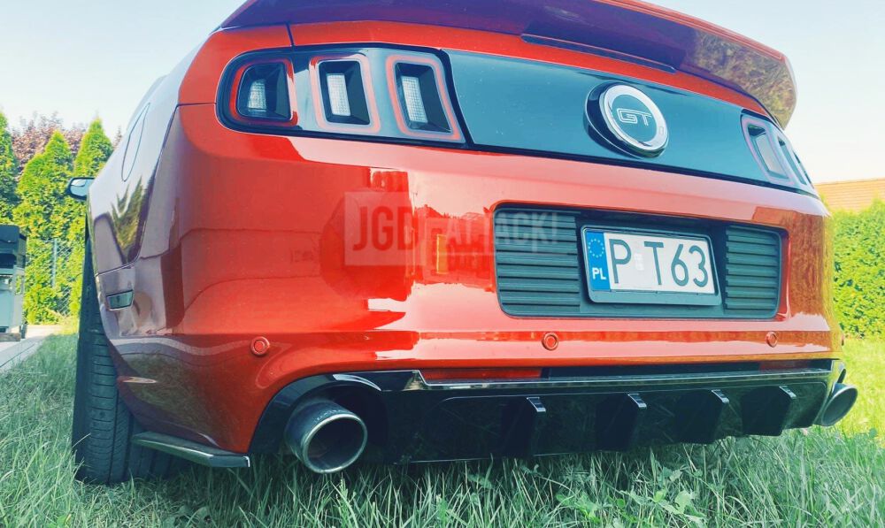 Bakre diffuser – Competition stil – blanksvart (Mustang 13-14) - 5