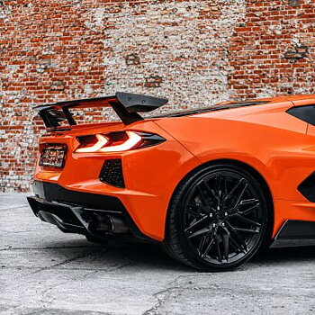 Premium High Wing – Carbon Flash (CORVETTE C8 Stingray 20–26)