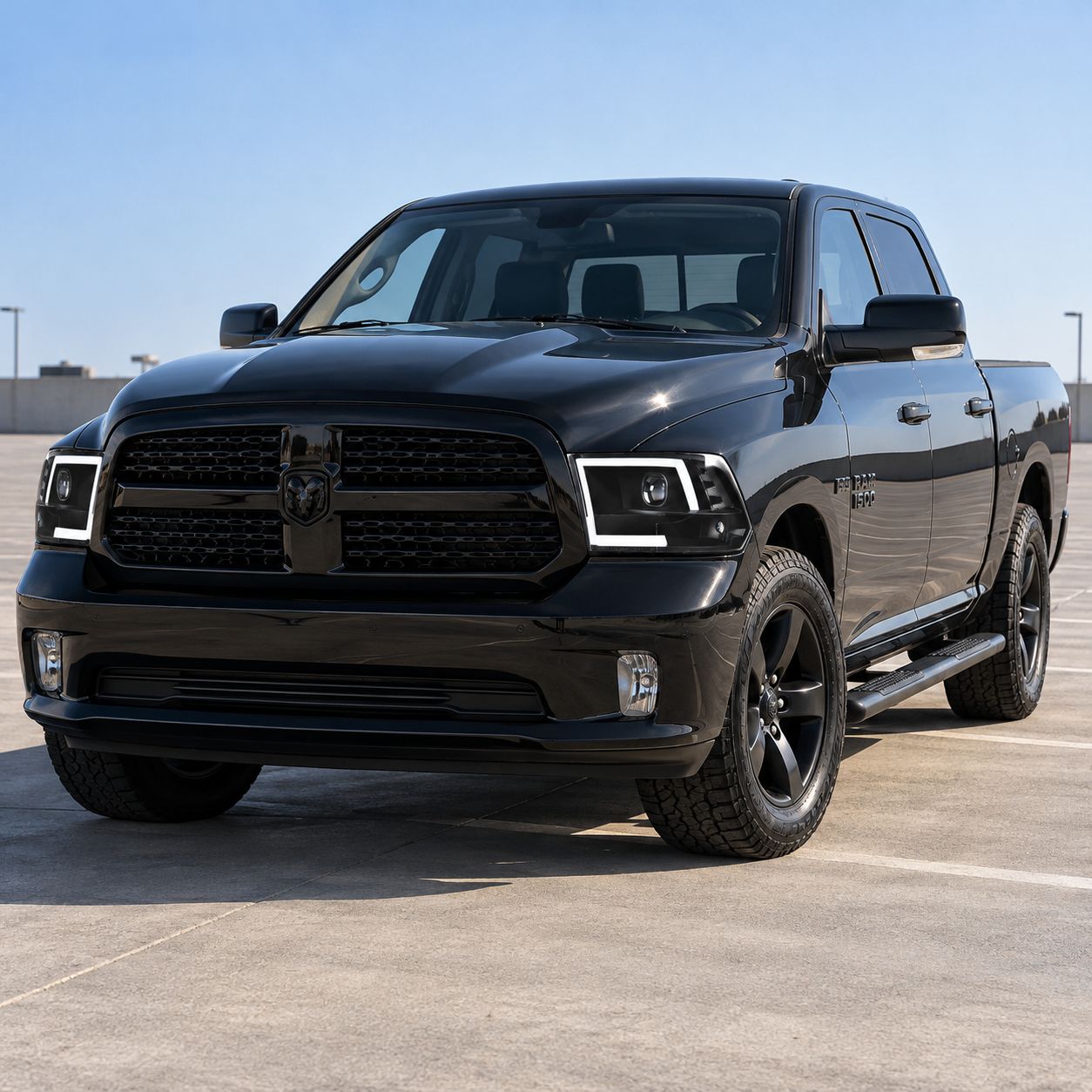 Strålkastare med LED-varselljus – svarta – par – RAM 1500/2500/3500 2009–2018 samt RAM 1500 Classic 2019–2024
