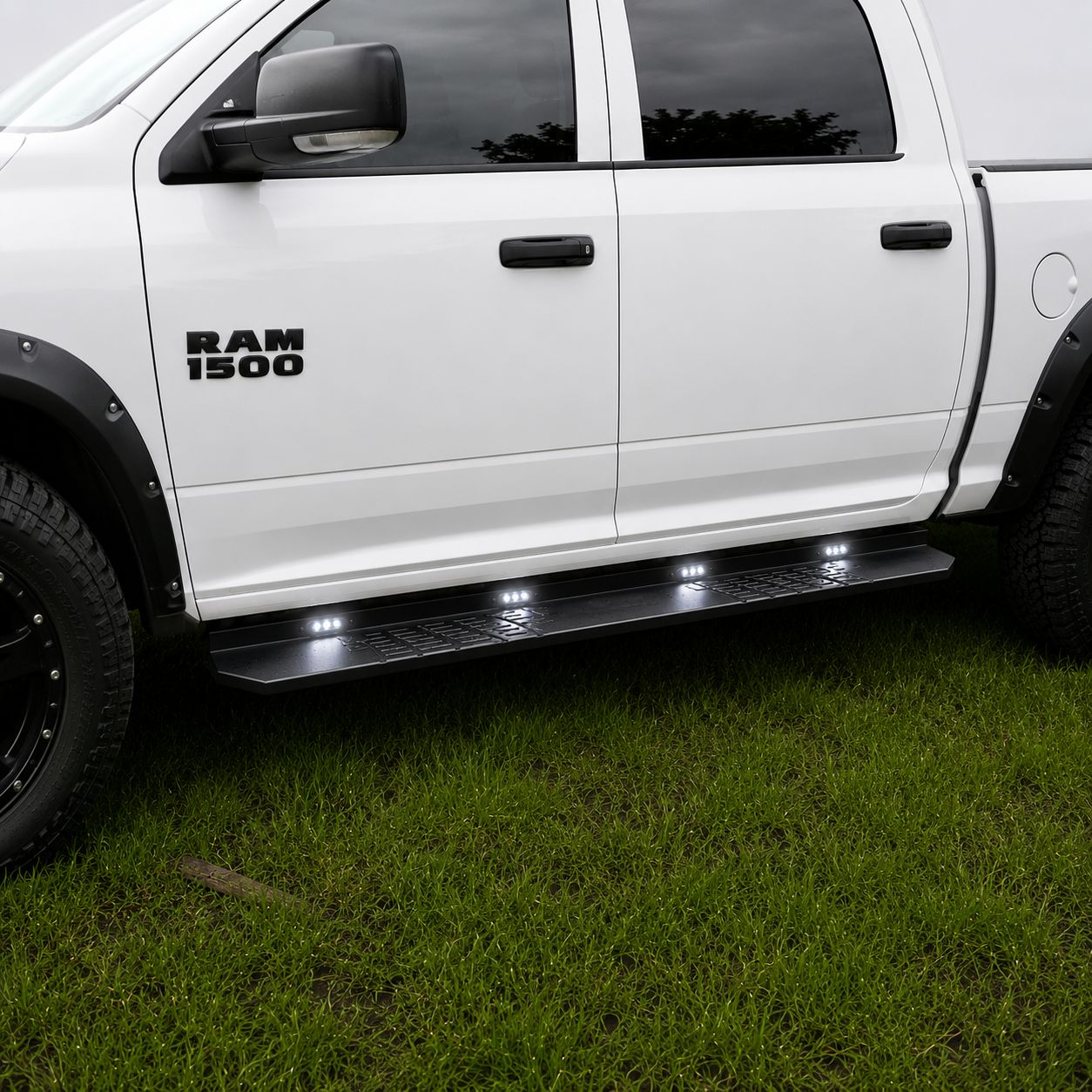 Sidosteg – Frontier med LED – par – RAM 1500 Crew Cab 2013–2018