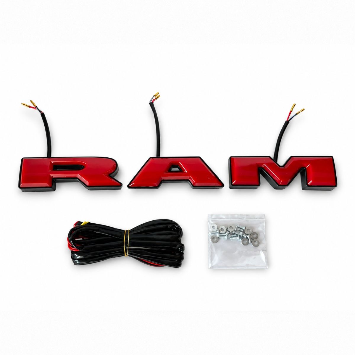 RAM-bokstäver till grill – röd LED-belysning – RAM 1500 2009–2024, beroende på grillutförande - 2
