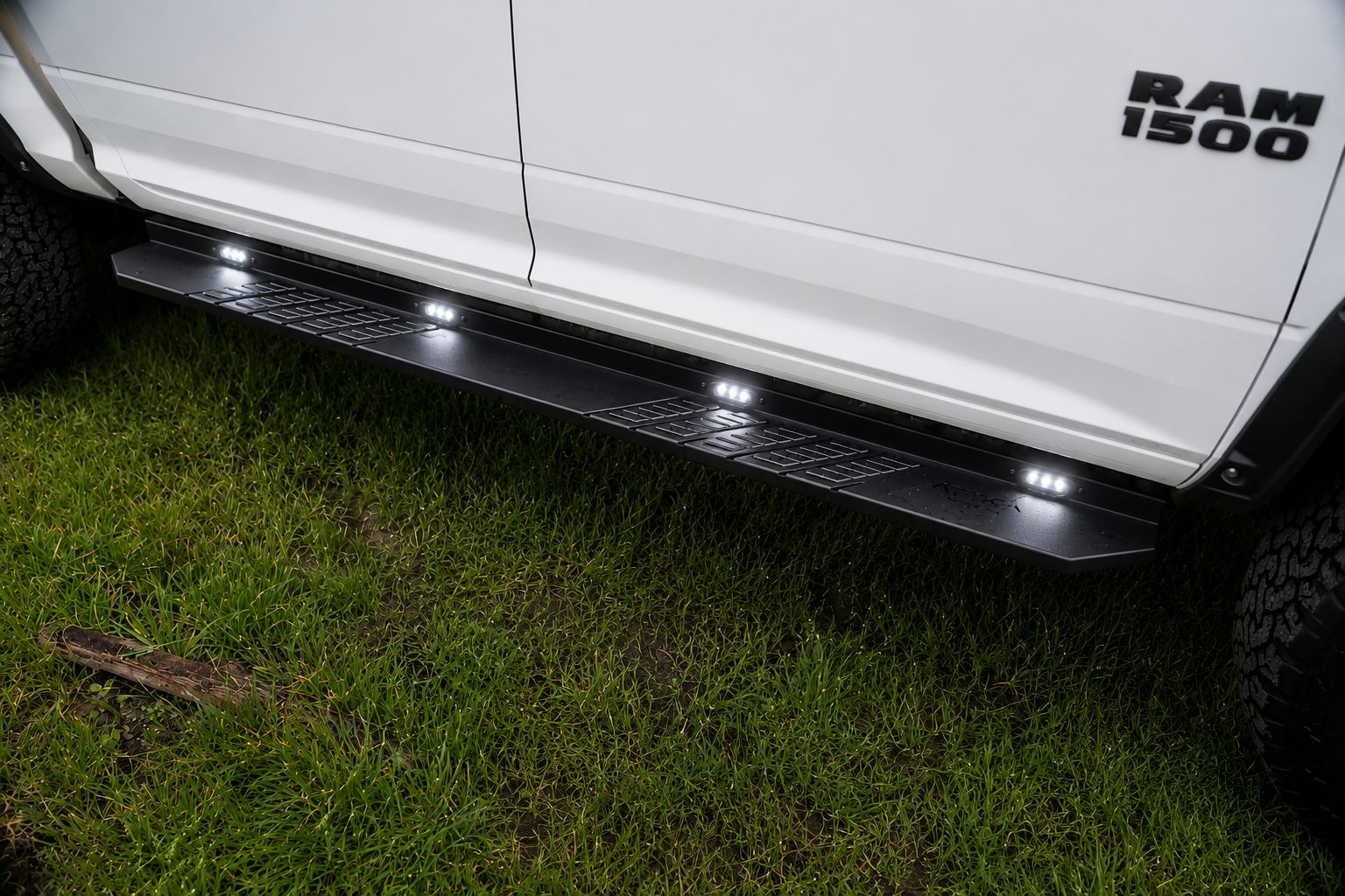 Sidosteg – Frontier med LED – par – RAM 1500 DT 2019–2024 Crew Cab - 5