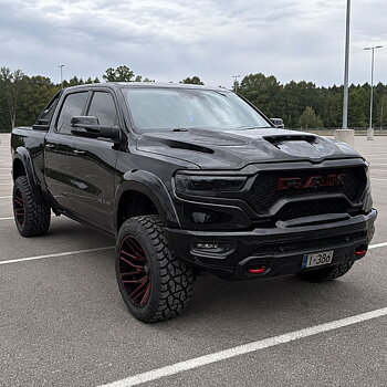 Frontstötfångarsats – TRX-stil med grill och LED-dimljus – RAM 1500 DT 2019–2023 Limited och Longhorn