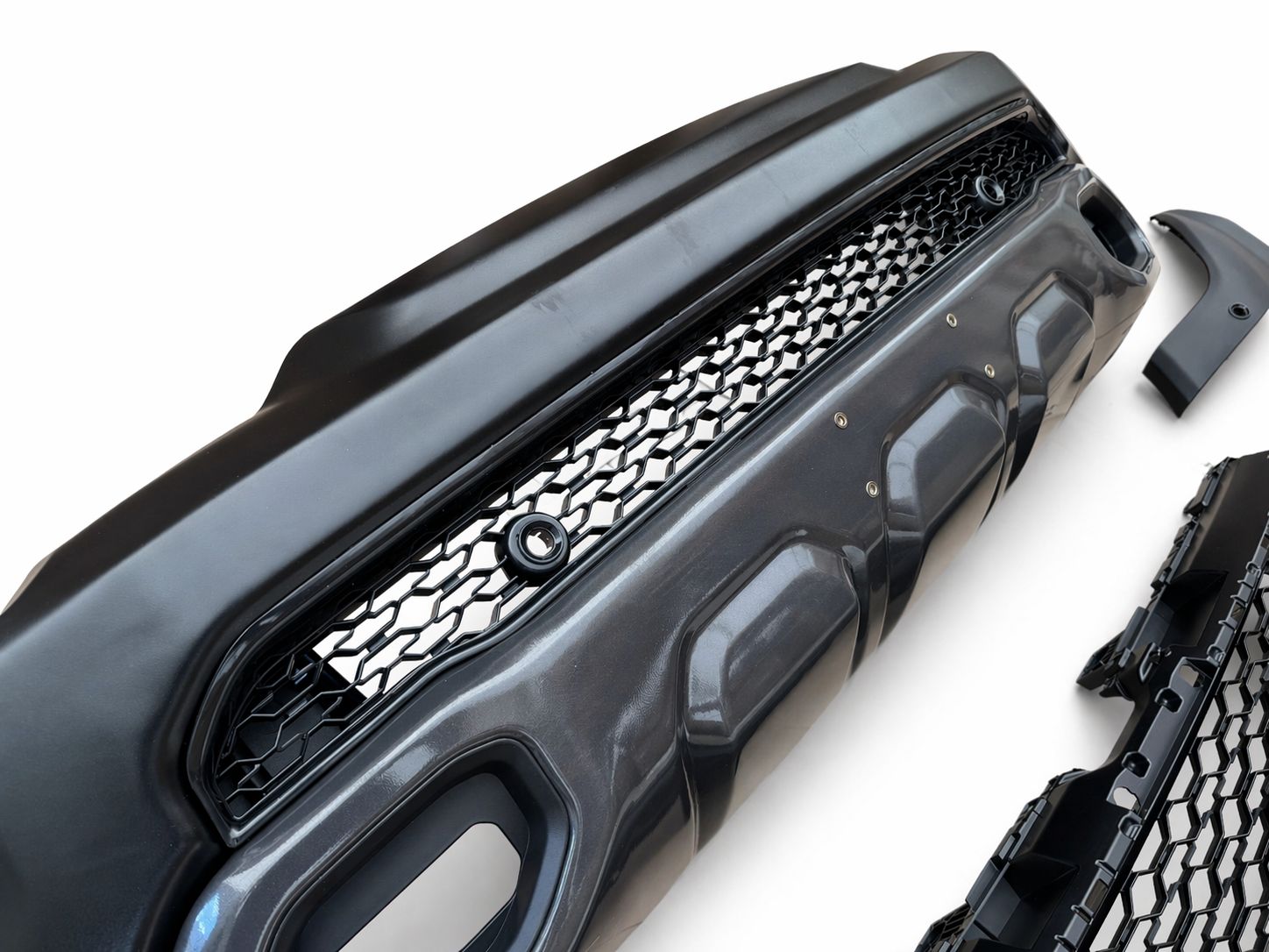 Frontstötfångarsats – TRX-stil med grill och LED-dimljus – RAM 1500 DT 2019–2023 Limited och Longhorn - 4