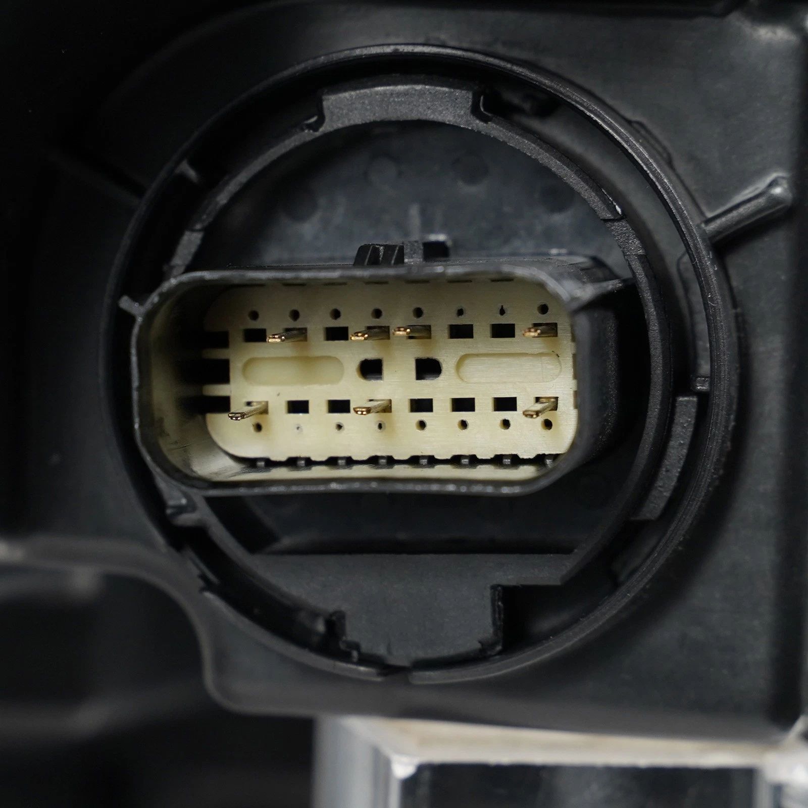 LED-strålkastare med halogenfunktioner – vänster – RAM 1500 2025–2026 - 4