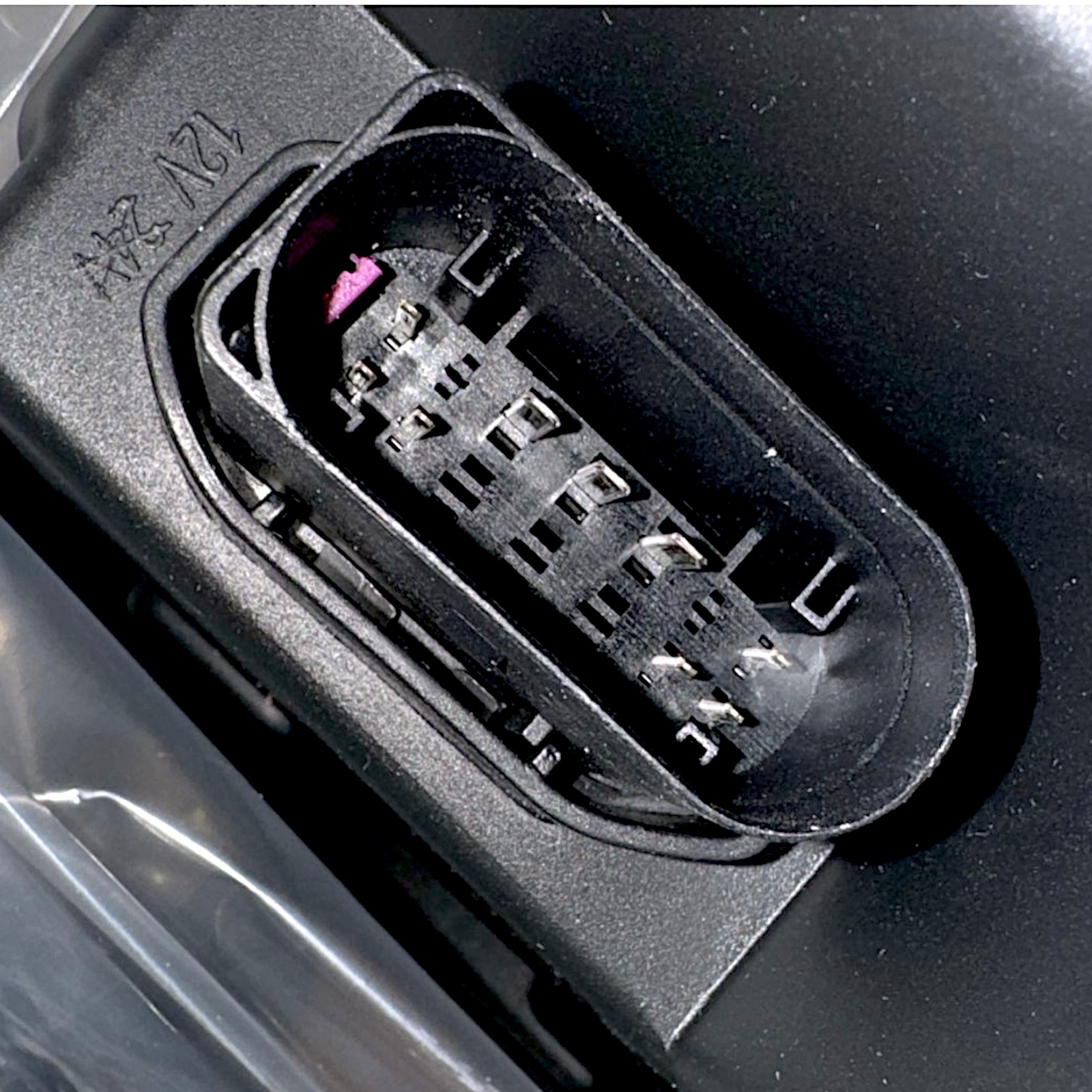 Strålkastare med LED-position och halogenhuvudljus – par – RAM 1500/2500/3500 2013–2018 och RAM 1500 Classic 2019–2023 - 4