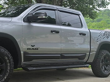 Skyddspaneler för dörrar och trösklar – sats – RAM 1500 DT Crew Cab 2019–2023