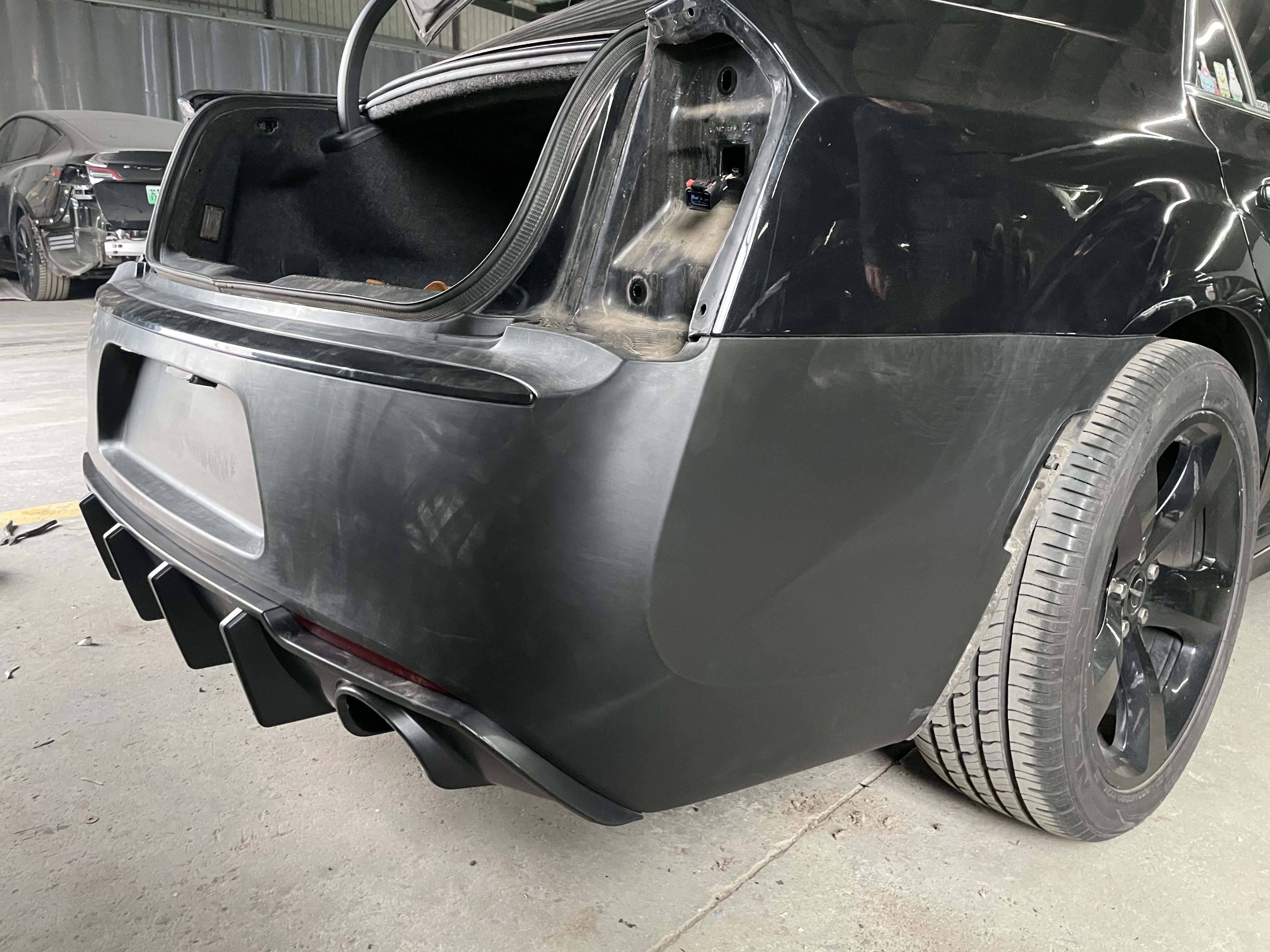 Komplett SRT-inspirerad bakre stötfångare (CHRYSLER 300 15–23) - 8