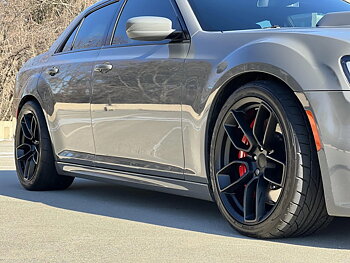 SRT-inspirerade sidokjolar – sats (CHRYSLER 300 12–23)