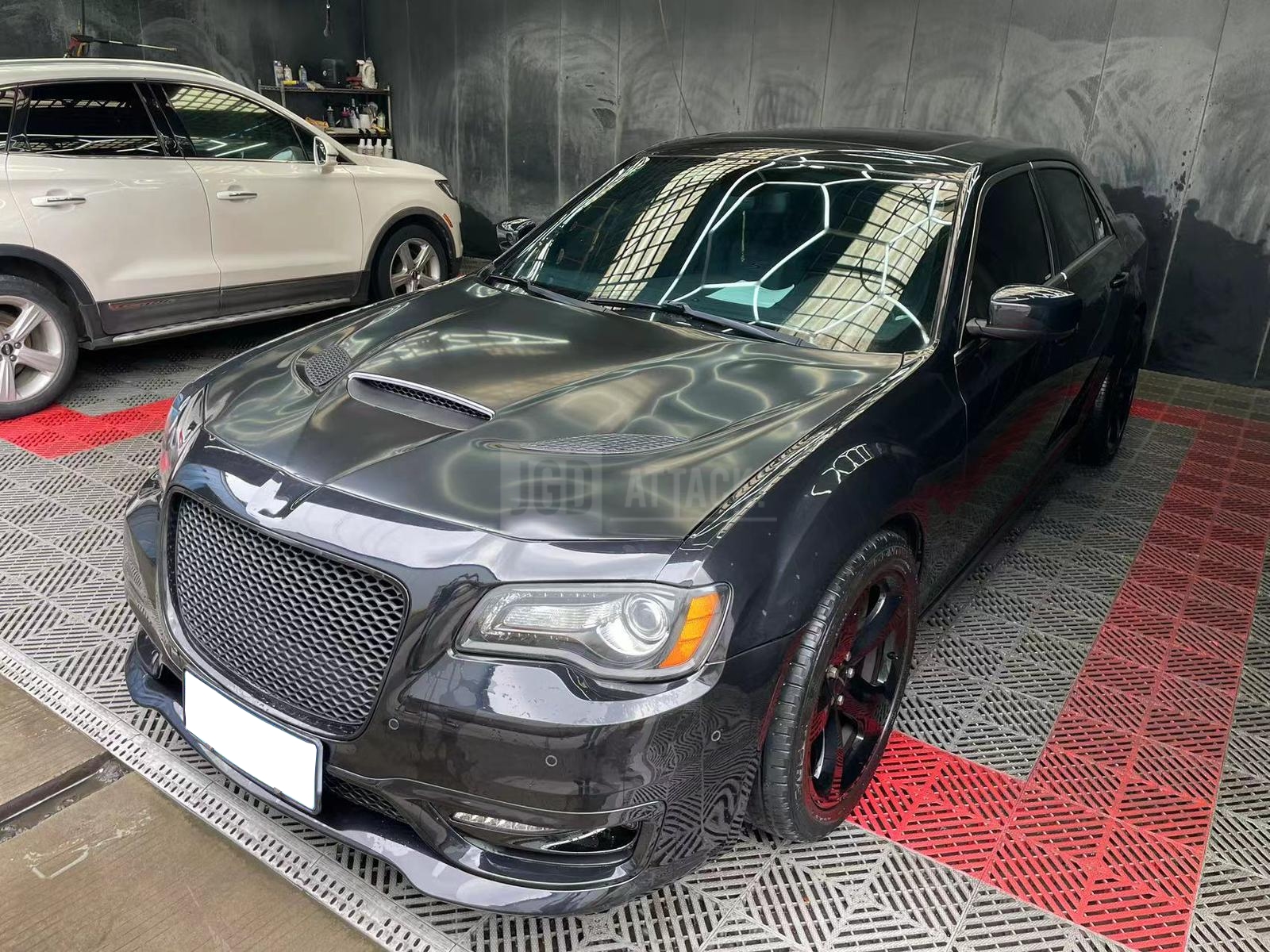 SRT Hellcat-inspirerad aluminiumhuv (CHRYSLER 300 12–23) - 3