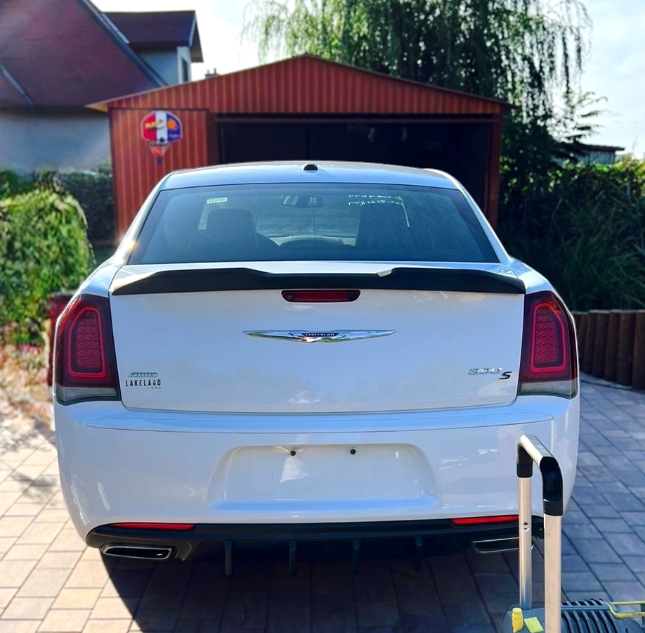 ROCK-inspirerad bakspoiler – mattsvart (CHRYSLER 300 12–23) - 7