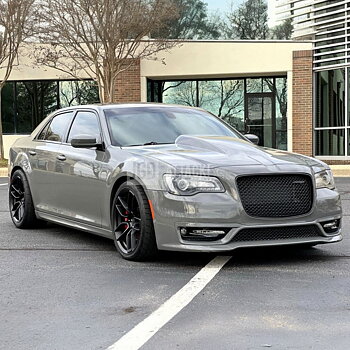 Komplett SRT-inspirerad främre stötfångare med dimljus och DRL (CHRYSLER 300 12–23)