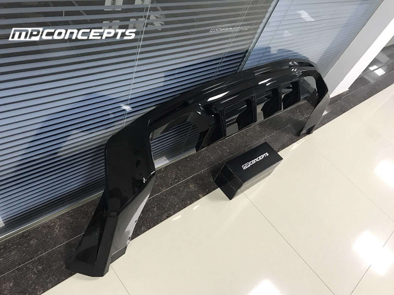 Bakre diffusor ZL1 / SS-stil med fenor/ 4 utblås (CHEVROLET CAMARO 2016-2023 alla utom ZL1) - 3