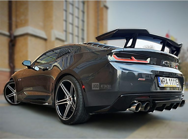 Bakre diffusor ZL1 / SS-stil med fenor/ 4 utblås (CHEVROLET CAMARO 2016-2023 alla utom ZL1)