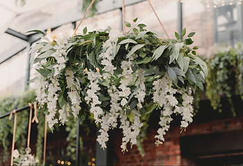 Girlang - Grön med vita blommor - Wisteria -1