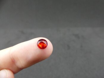 Shiny Eyes red 50 pc - 5 or 6 mm