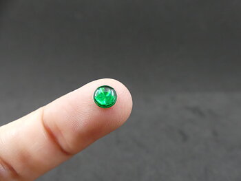 Shiny Eyes green 50 pc - 5 or 6 mm