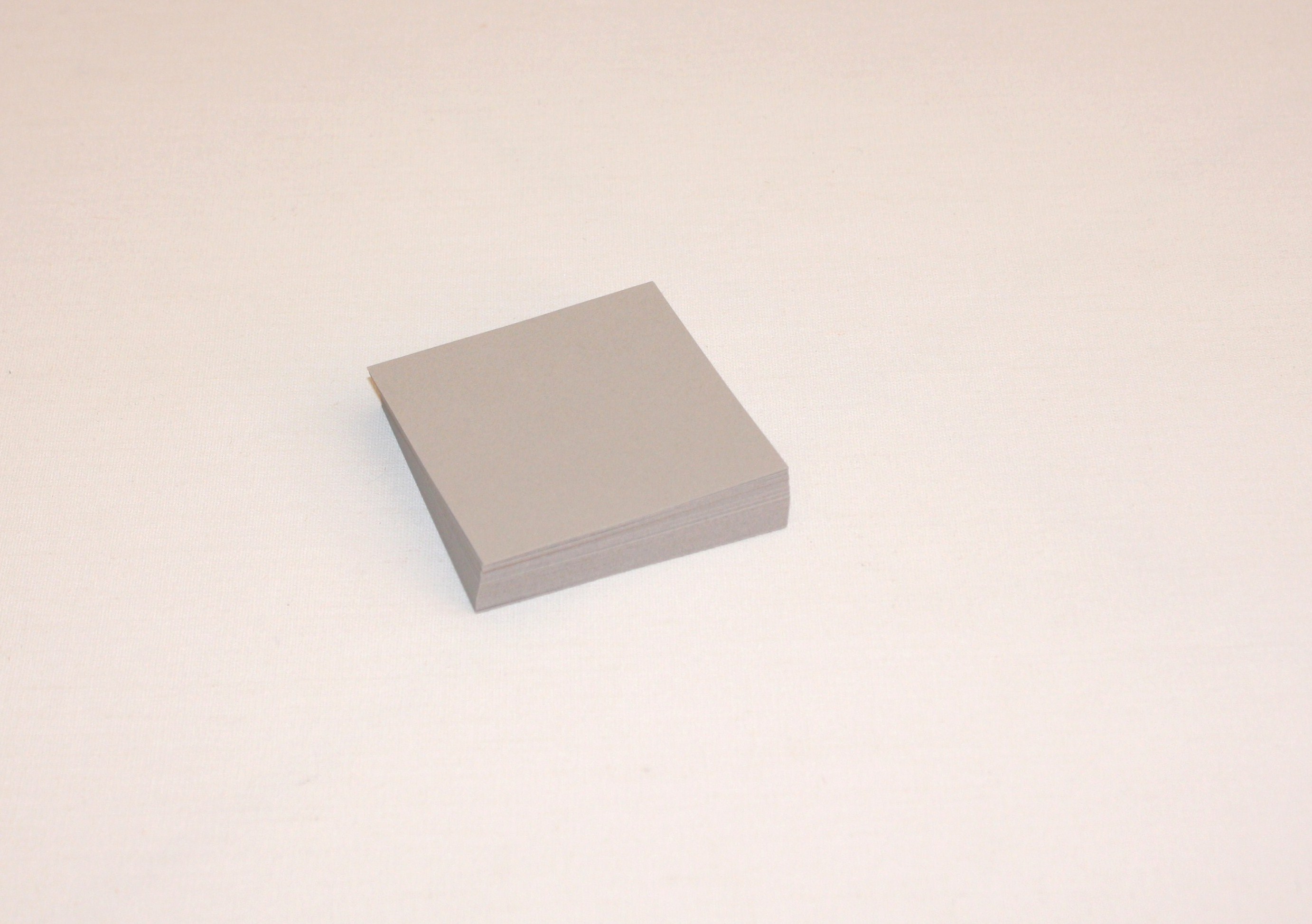 Ljusgrå kort 6x6 cm