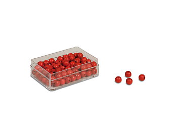 Plastask med 100 st röda träpärlor.
