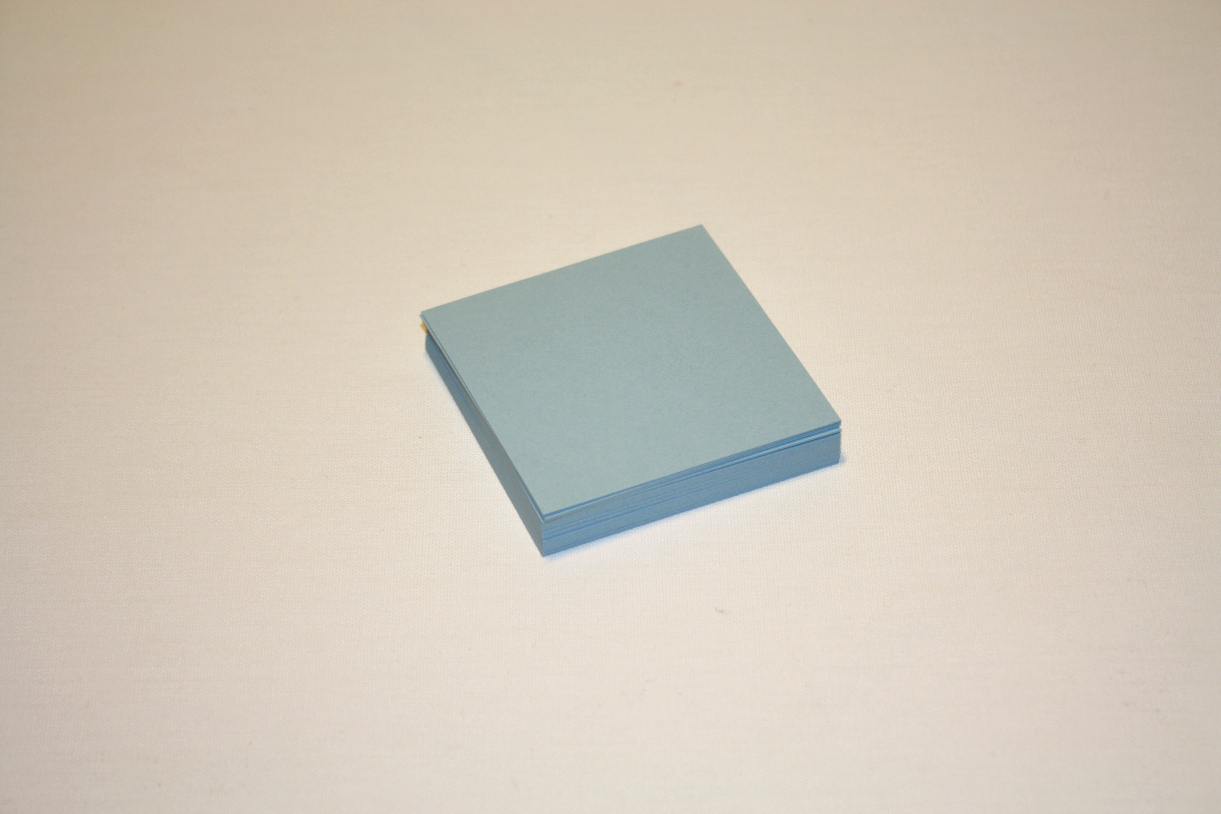 Ljusblå kort 6x5,5 cm 