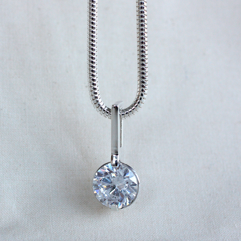 Blänk, pendant in silver with ø 10mm cubic zirconia from the front