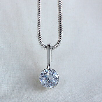 Blänk, pendant in silver with ø 10mm cubic zirconia from the front