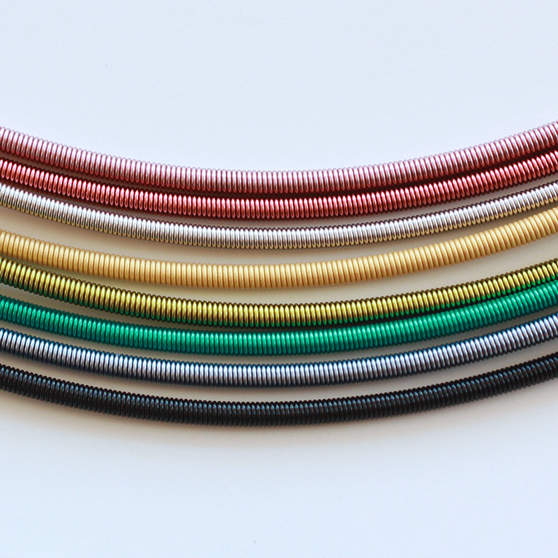 Kedjor - Spiralfjäder - halsband i nylon