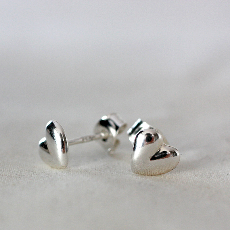 Kompass - sterling silver heart stud earring 