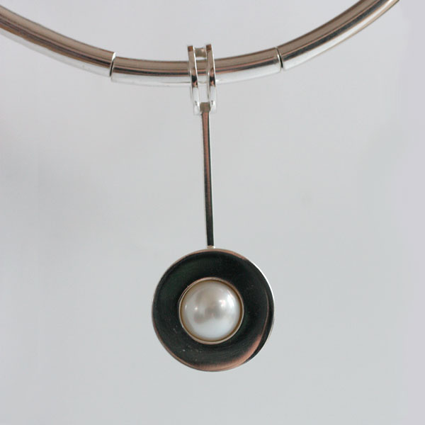 Cirkel on a rod - sterling silver pendant with pearl