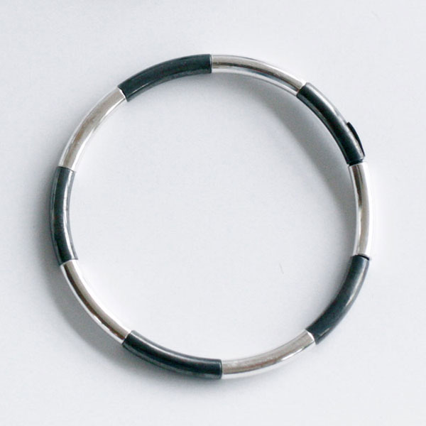 Vattring - armband i silver med ränder