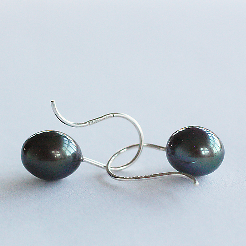 Pärla - earring with drop-shaped pearl on sterling silver hook - 4