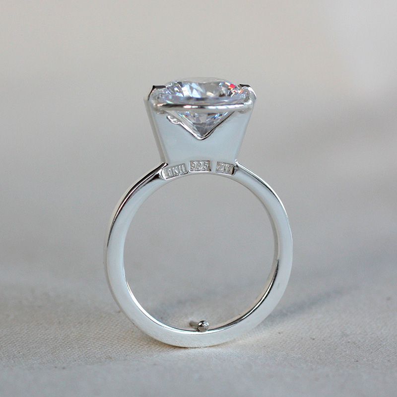Blänk, smal ring i silver med cubic zirconia 