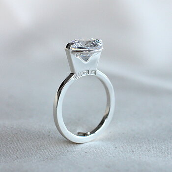 Blänk, narrow ring in silver with cubic zirconia