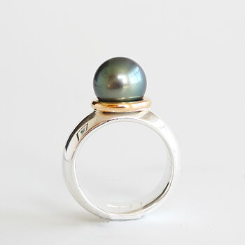 Pärla - sterling silver and 18kt ring with tahiti pearl