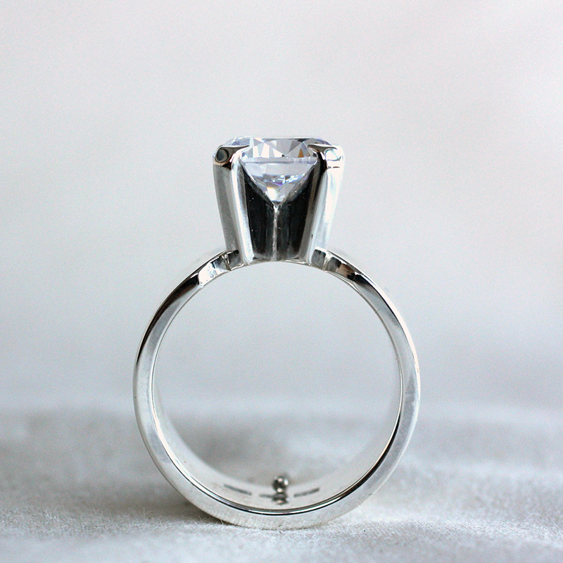 Blänk, bred ring i silver med cubic zirconia