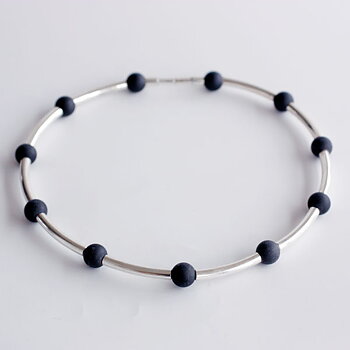 Vattring - sterling silver necklace with bullet shaped stones