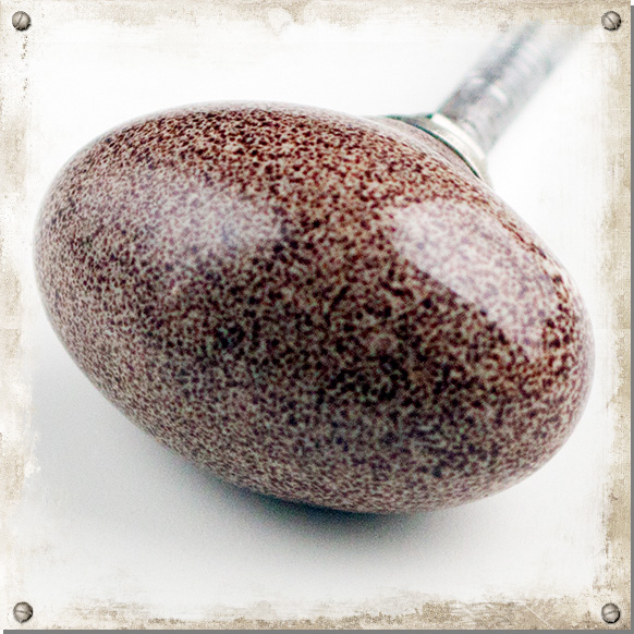 Melerad oval knopp, brun