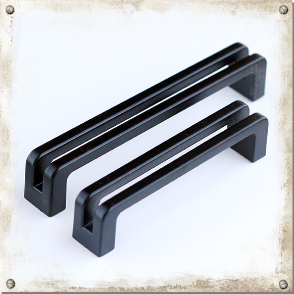 Edla-Marie - c/c 128 mm - Schwarzer Griff für Küche, Schränke und Türen