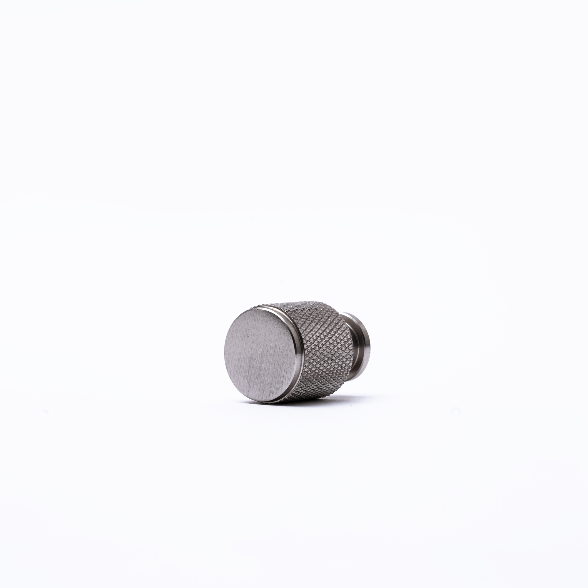 Schrankknopf Base - 18 mm - Knopf aus gebürstetem Stahl mit leicht abgeschrägter Kante