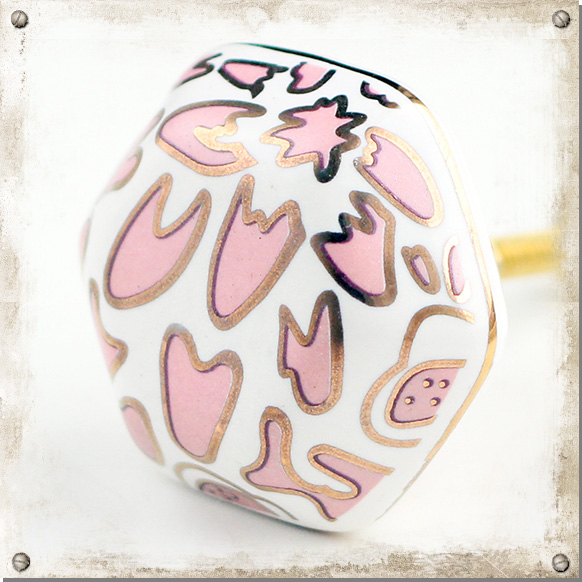 Englischer Knopf mit rosa Muster